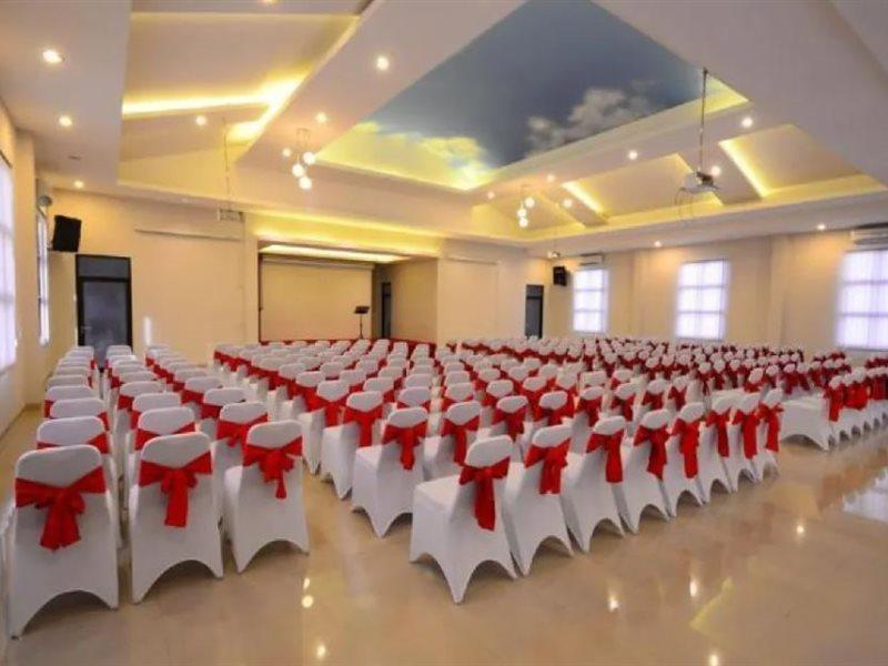Queen City Hotel Banjarmasin Banjarmasin  Exterior photo
