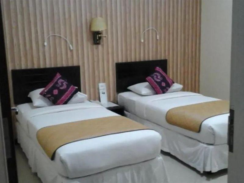 Queen City Hotel Banjarmasin Banjarmasin  Exterior photo