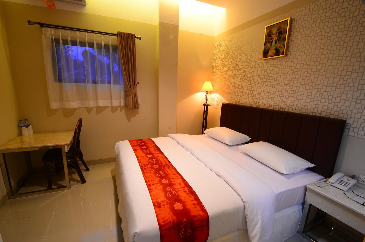 Queen City Hotel Banjarmasin Banjarmasin  Exterior photo