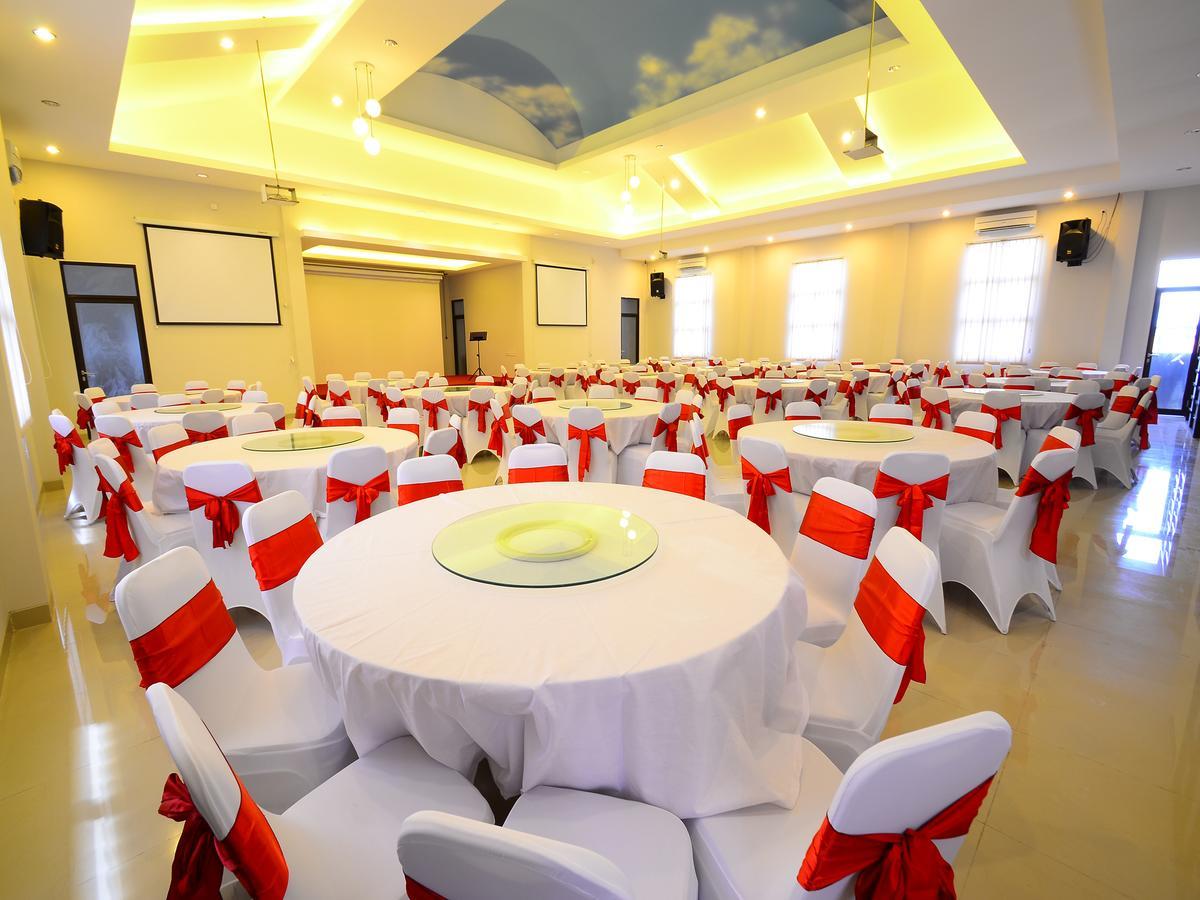 Queen City Hotel Banjarmasin Banjarmasin  Exterior photo