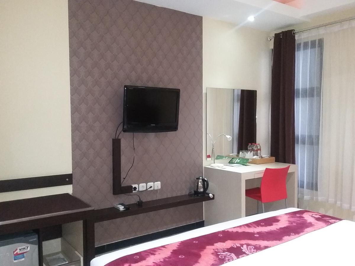Queen City Hotel Banjarmasin Banjarmasin  Exterior photo